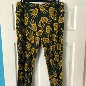 LuLaRoe tall and curvy leggings.